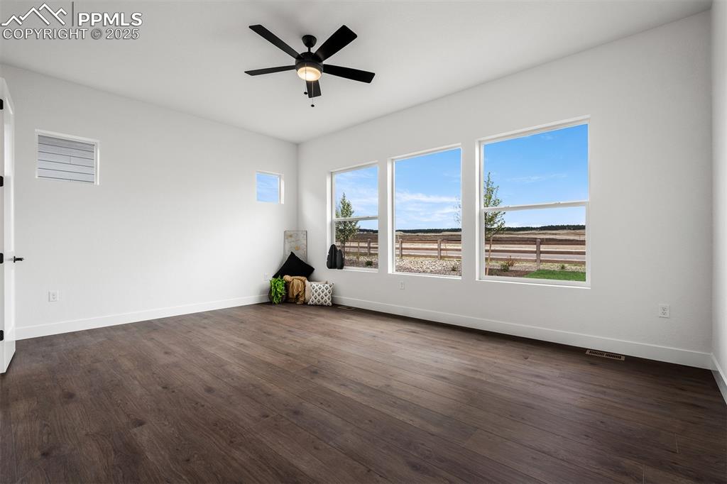 Image 23 of 40: Master Bedroom