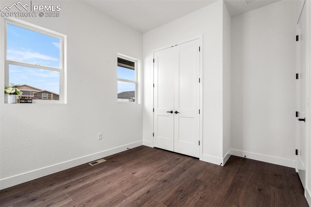 Image 26 of 40: Bedroom