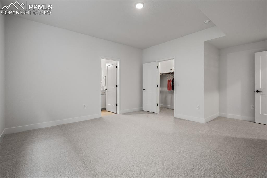 Image 36 of 40: Bedroom