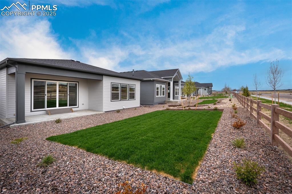 Image 38 of 40: Back of Structure