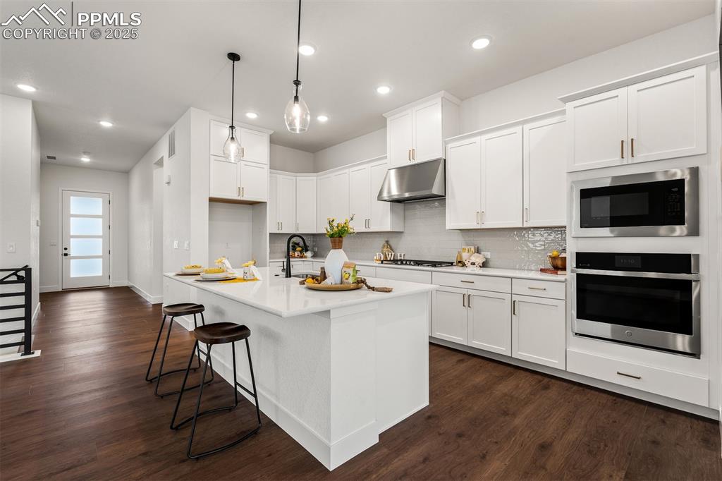 Image 6 of 40: Kitchen