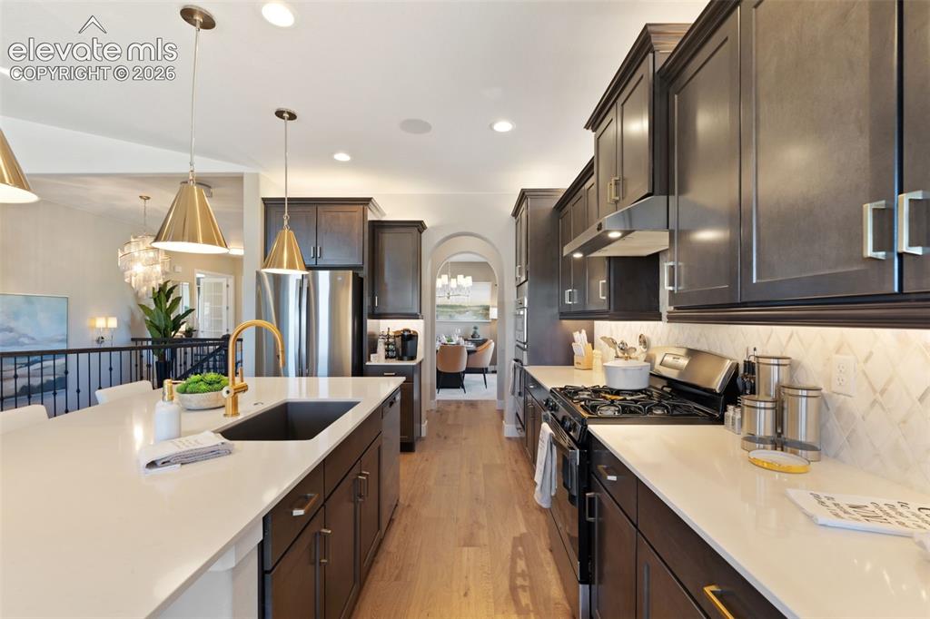Image 15 of 50: Kitchen