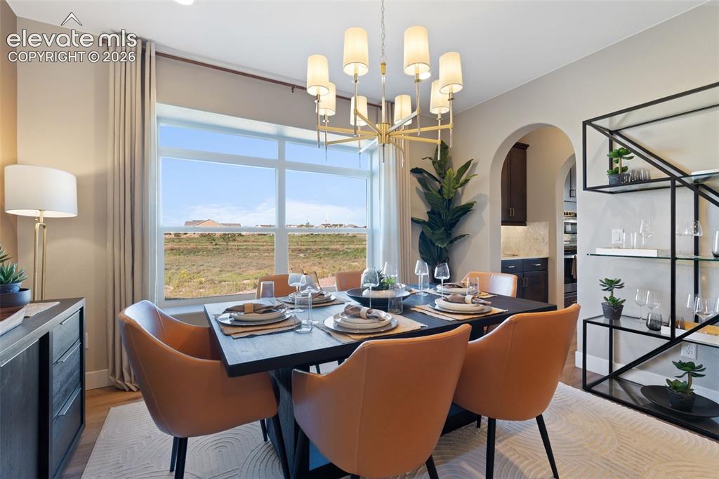 Image 6 of 50: Dining Area