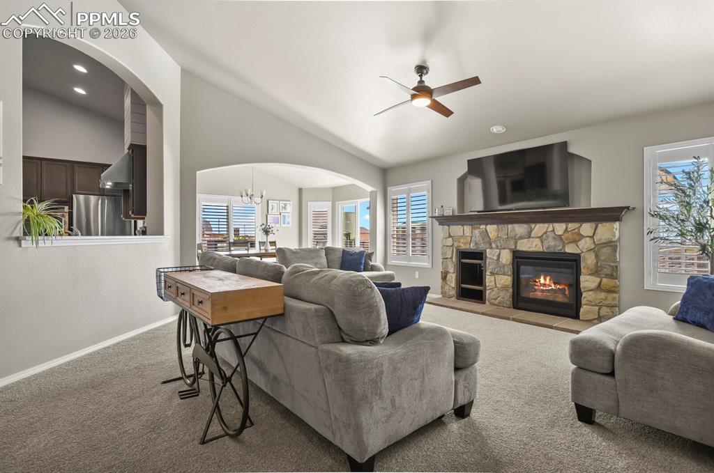 Image 12 of 49: Living room 