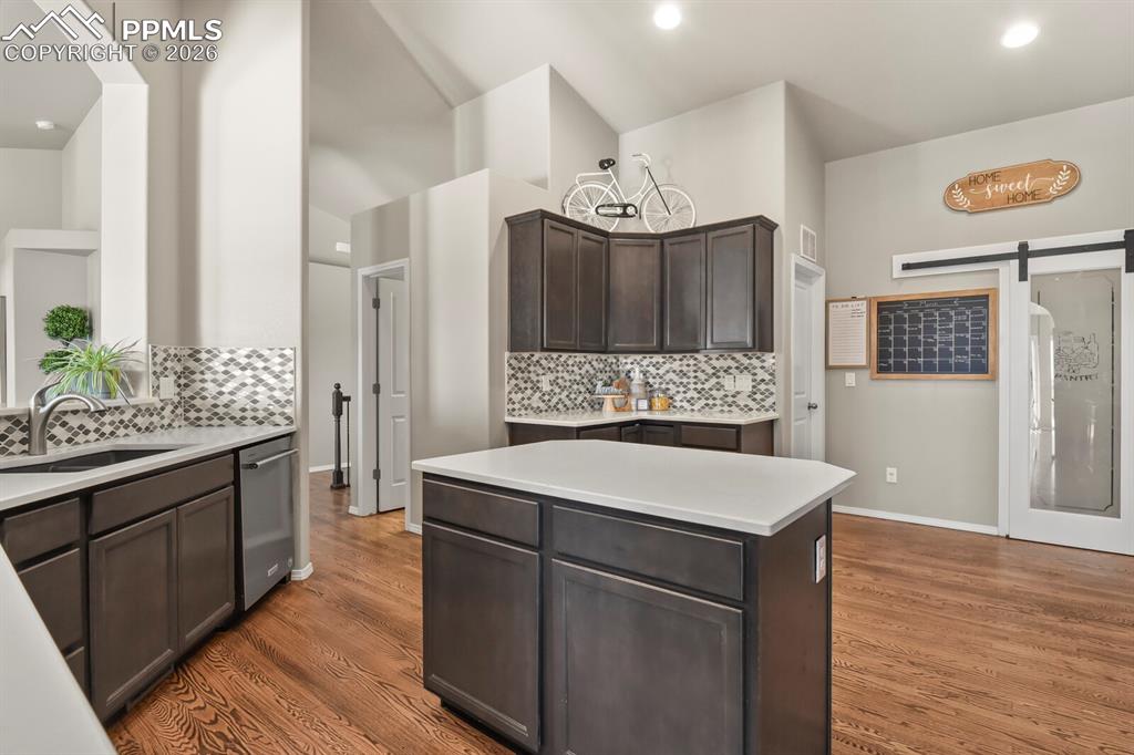 Image 20 of 49: Kitchen