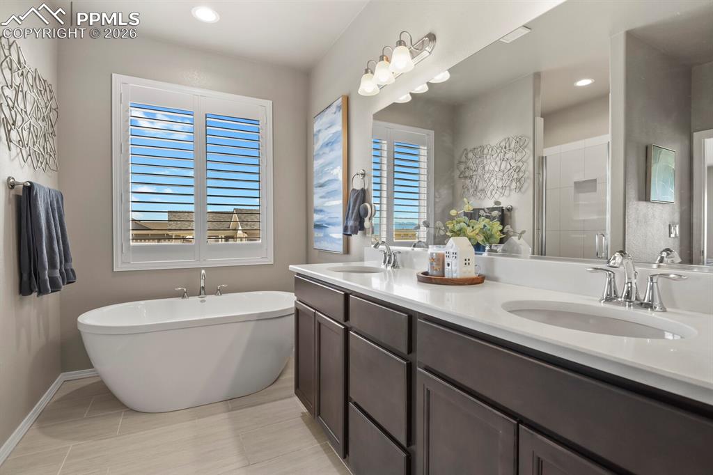 Image 26 of 49: Bathroom