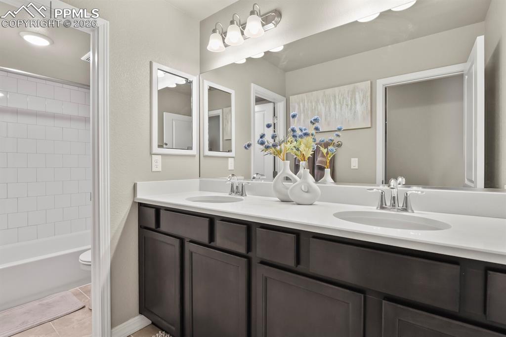 Image 38 of 49: Bathroom