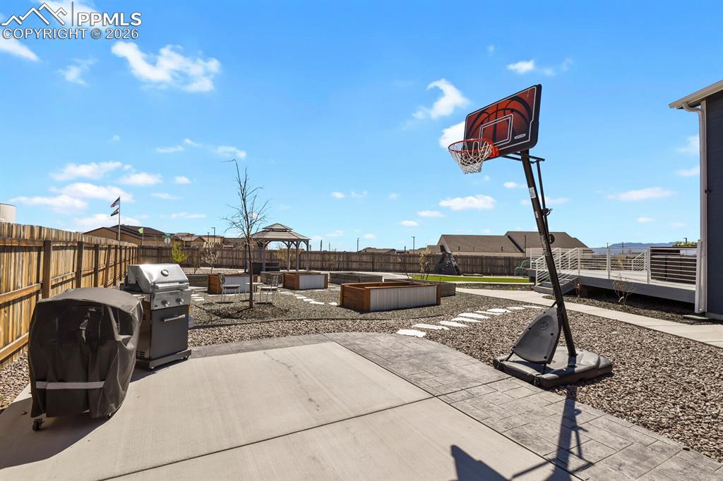 Image 43 of 49: Patio