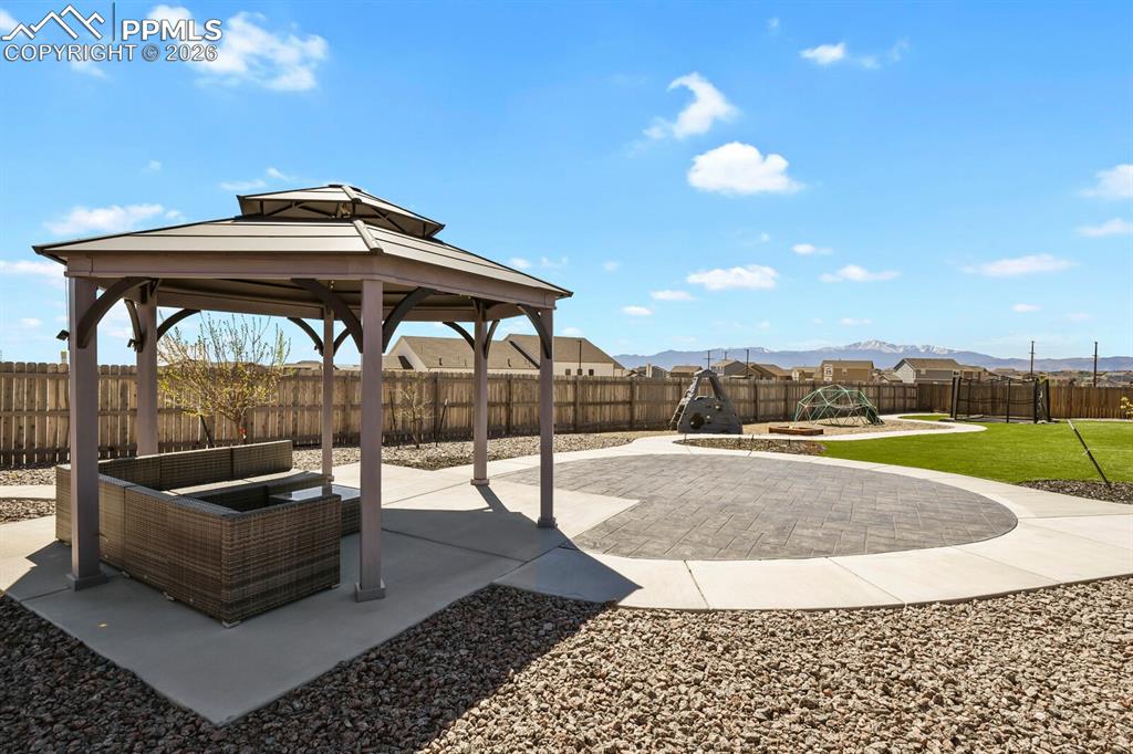 Image 46 of 49: Patio