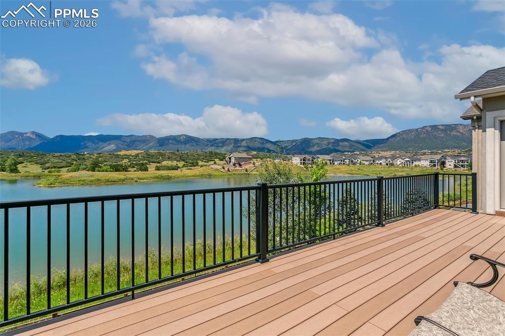 Image 10 of 50: Designed for Entertaining & Relaxing