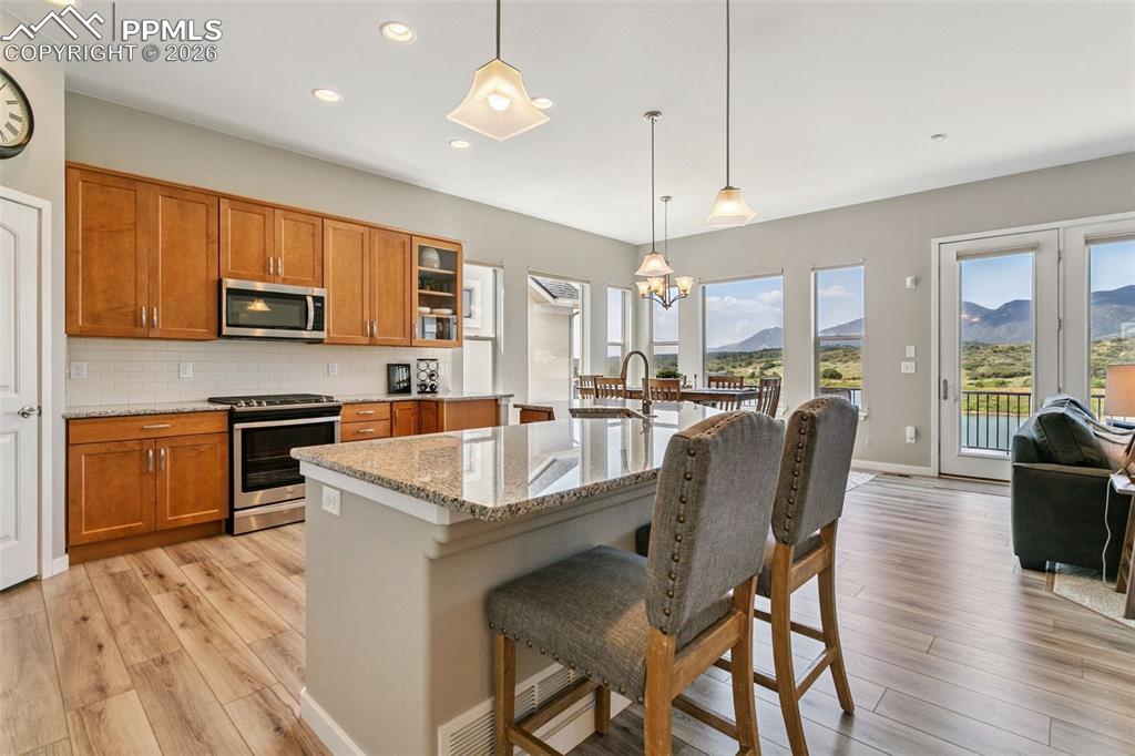 Image 20 of 50: Marvelous Gourmet Kitchen