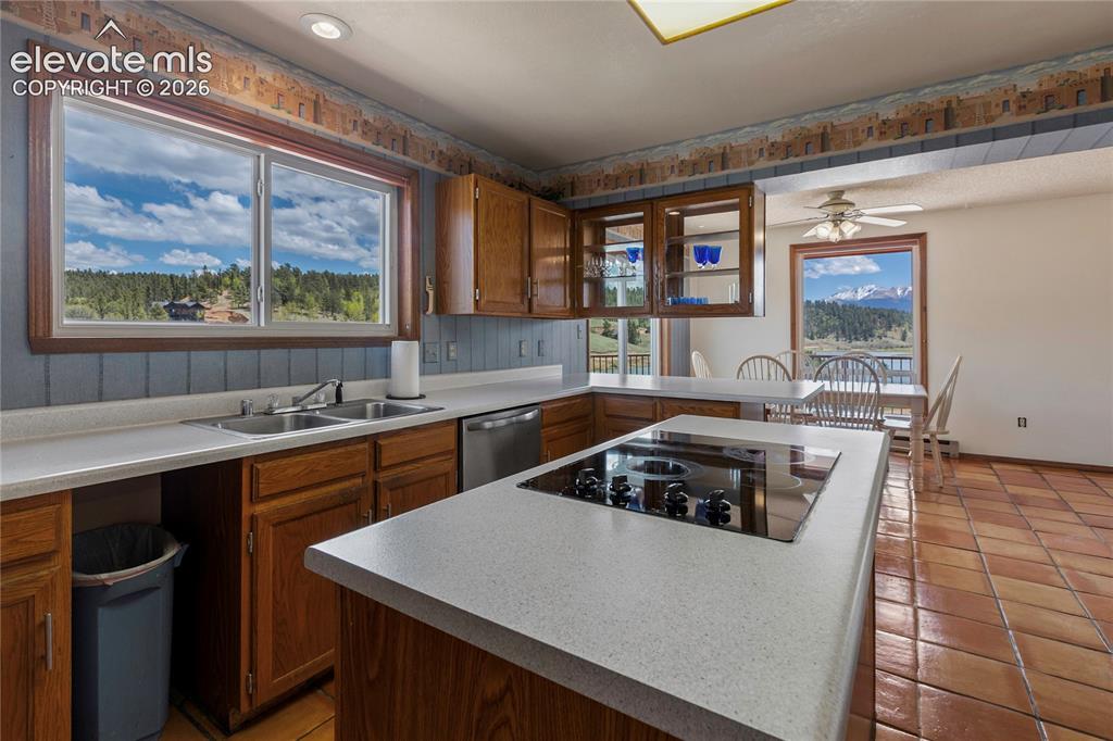 Image 11 of 26: Now you can cook and never get bored as you enjoy the big beautiful Colorad