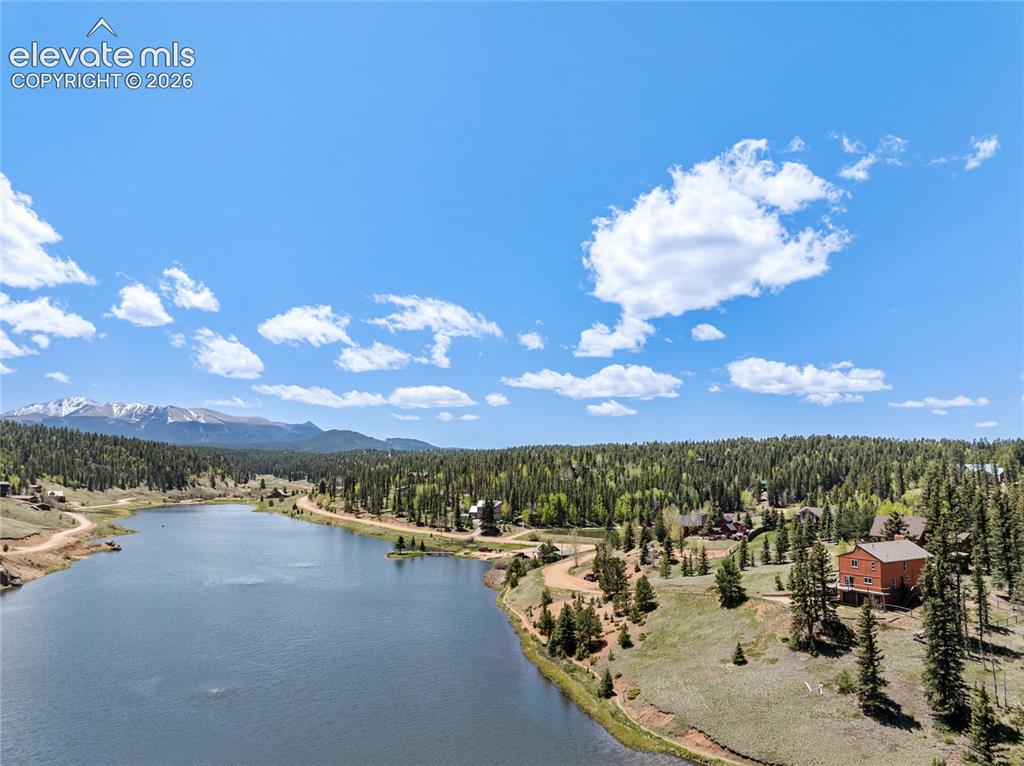 Image 4 of 26: The Lakeside home you