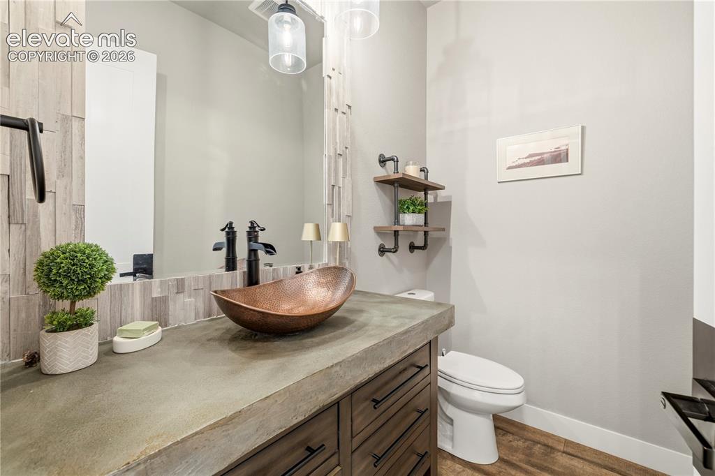Image 15 of 50: Bathroom