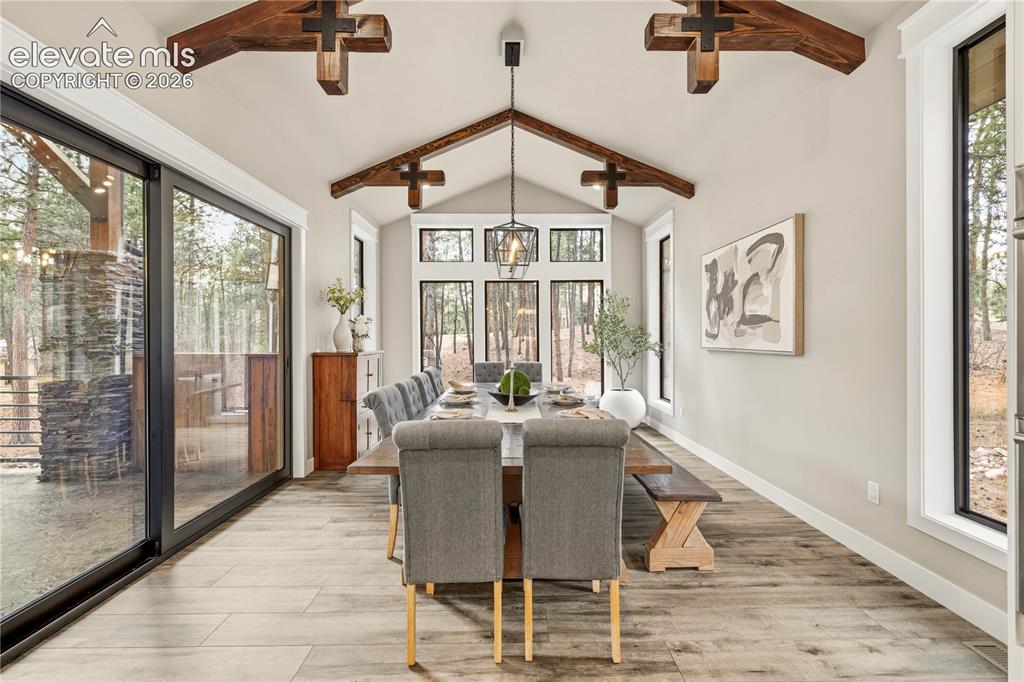 Image 17 of 50: Dining Area