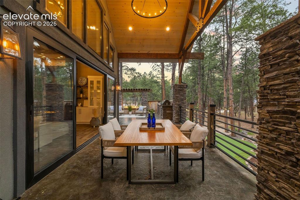 Image 19 of 50: Sun Room
