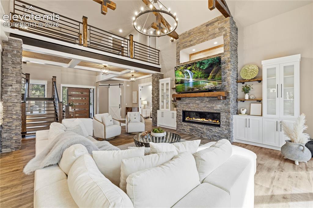 Image 9 of 50: Living Room