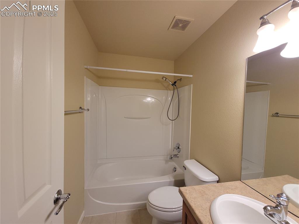 Image 13 of 19: Upstairs bath