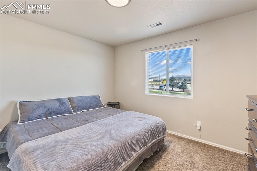 Image 20 of 32: Bedroom