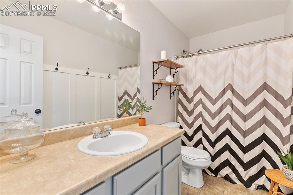 Image 22 of 32: Bathroom