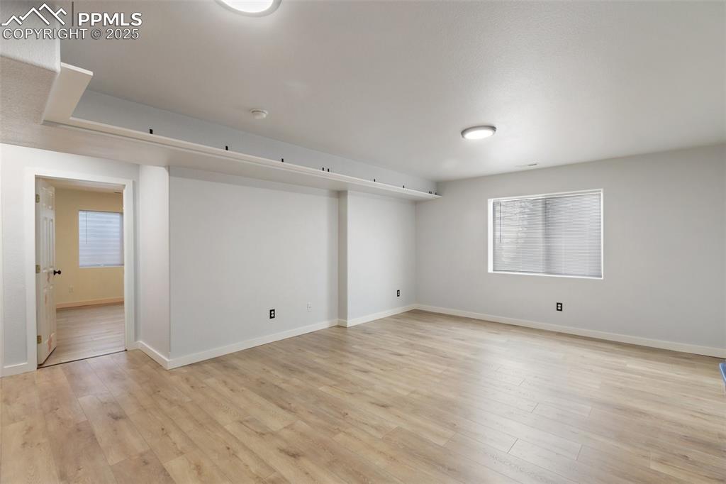 Image 23 of 32: Family Room