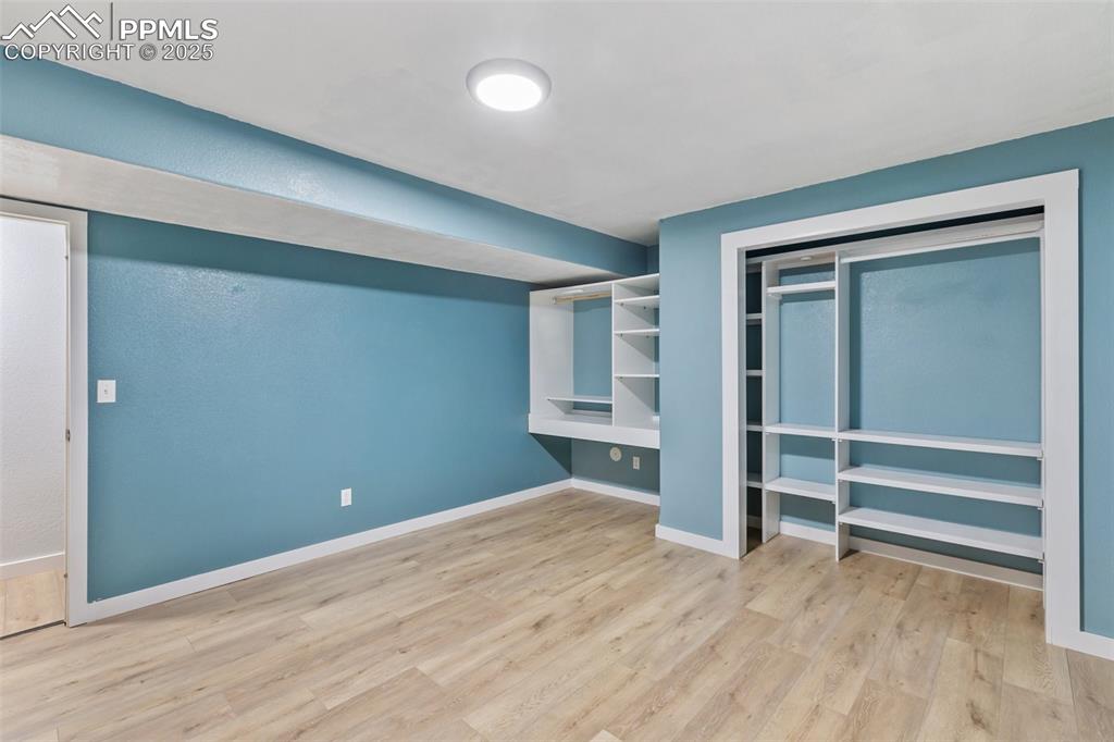 Image 26 of 32: Bedroom