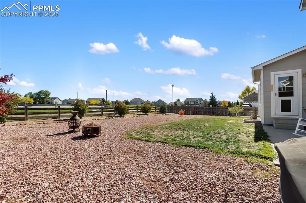 Image 32 of 32: Yard