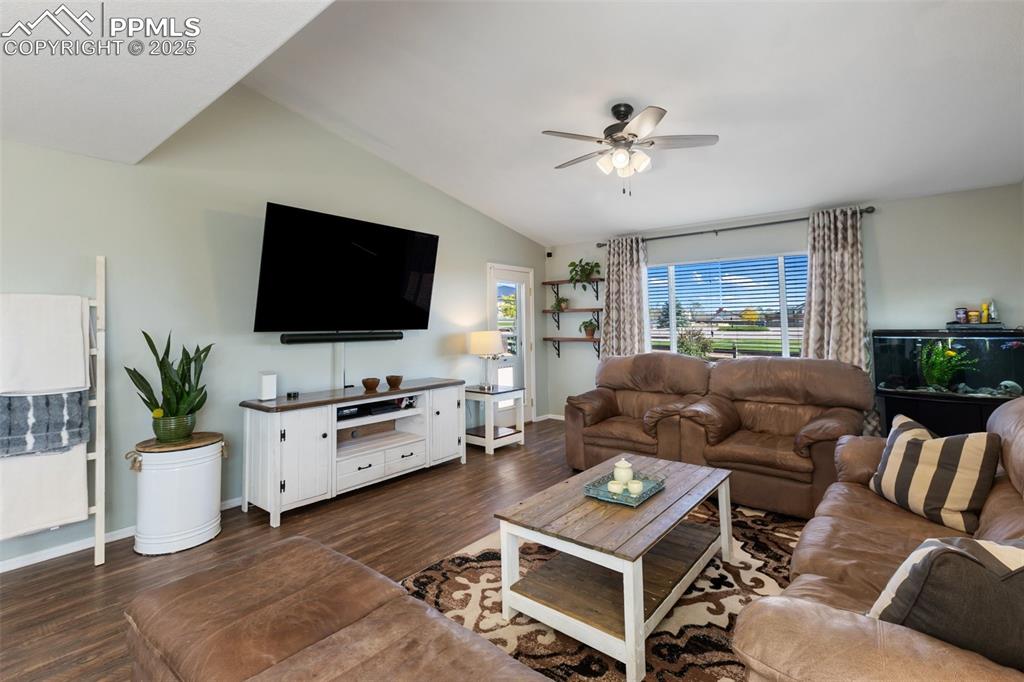 Image 4 of 32: Living Room