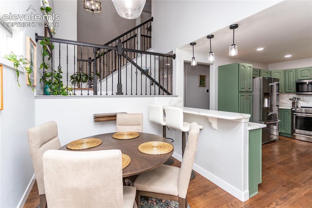 Image 12 of 45: Dining Area