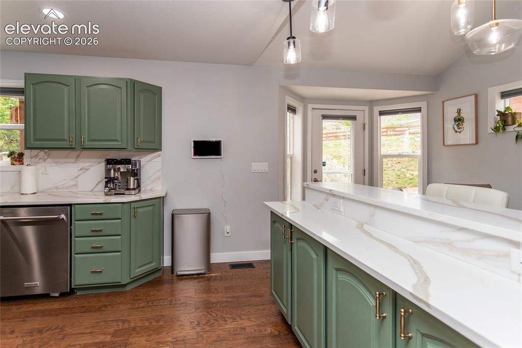 Image 8 of 45: Kitchen