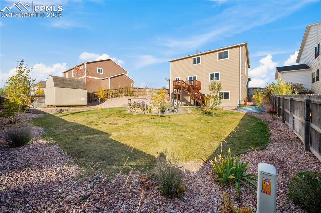 Image 48 of 50: Yard