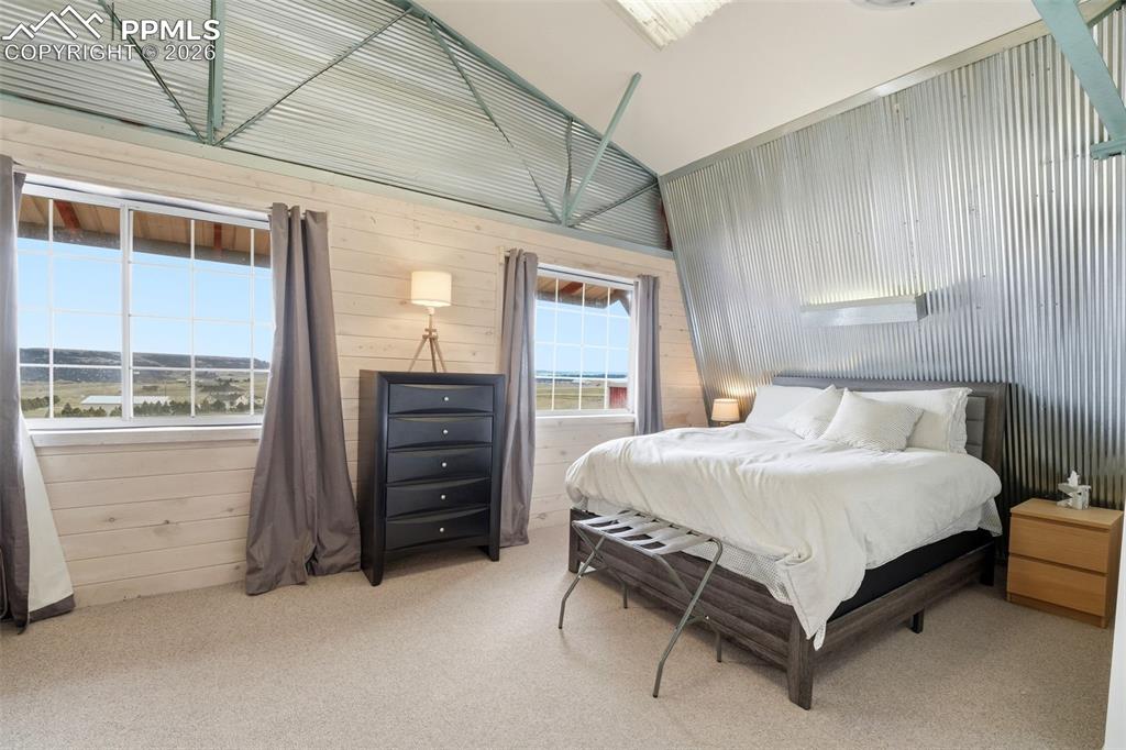 Image 44 of 50: Loft Apartment Bedroom