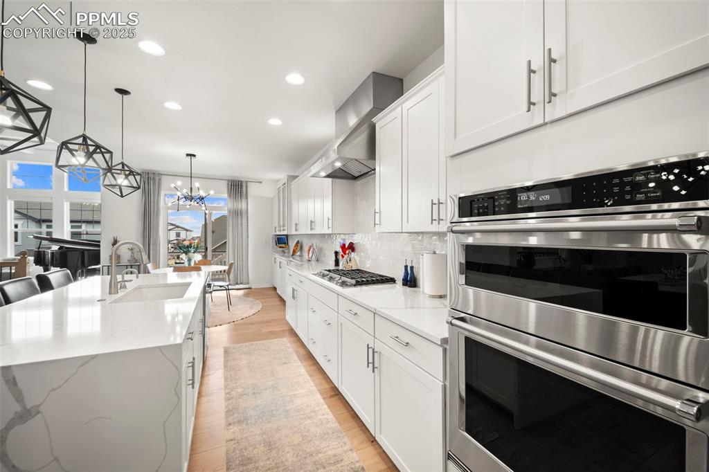 Image 10 of 48: Kitchen