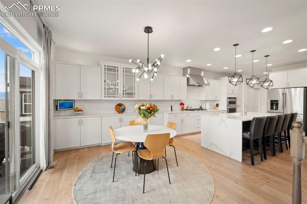 Image 11 of 48: Dining Area