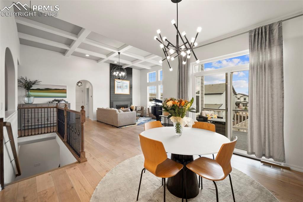 Image 18 of 48: Dining Area