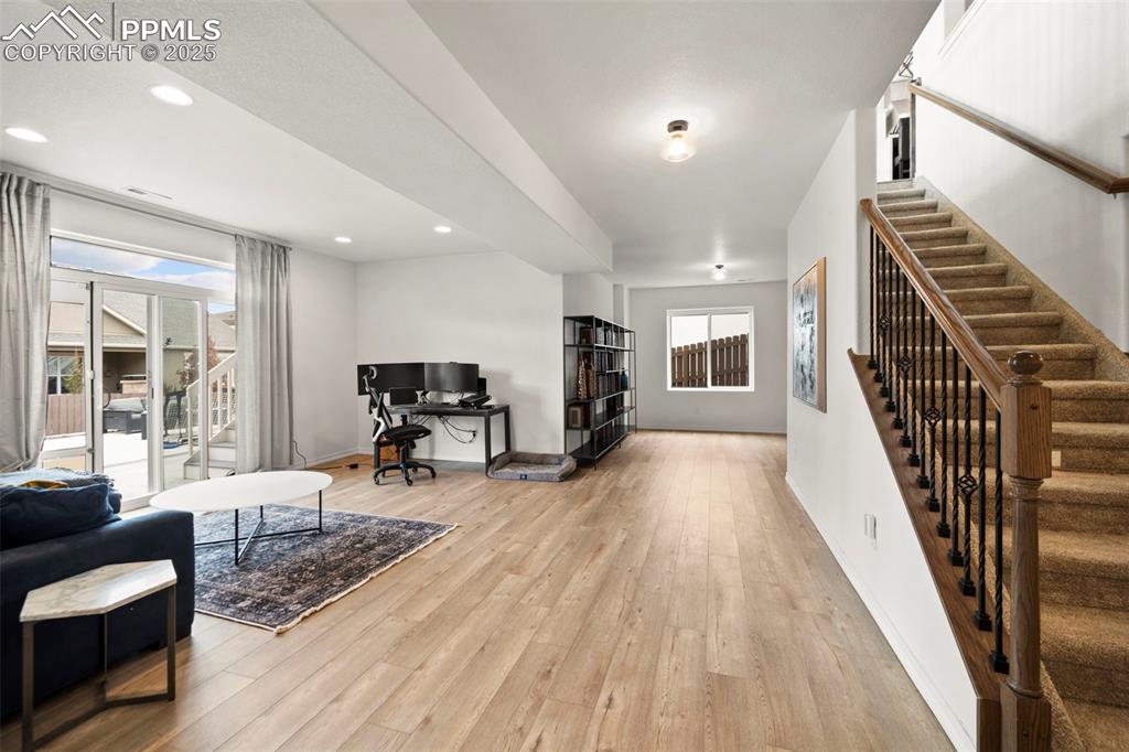 Image 21 of 48: Living Room