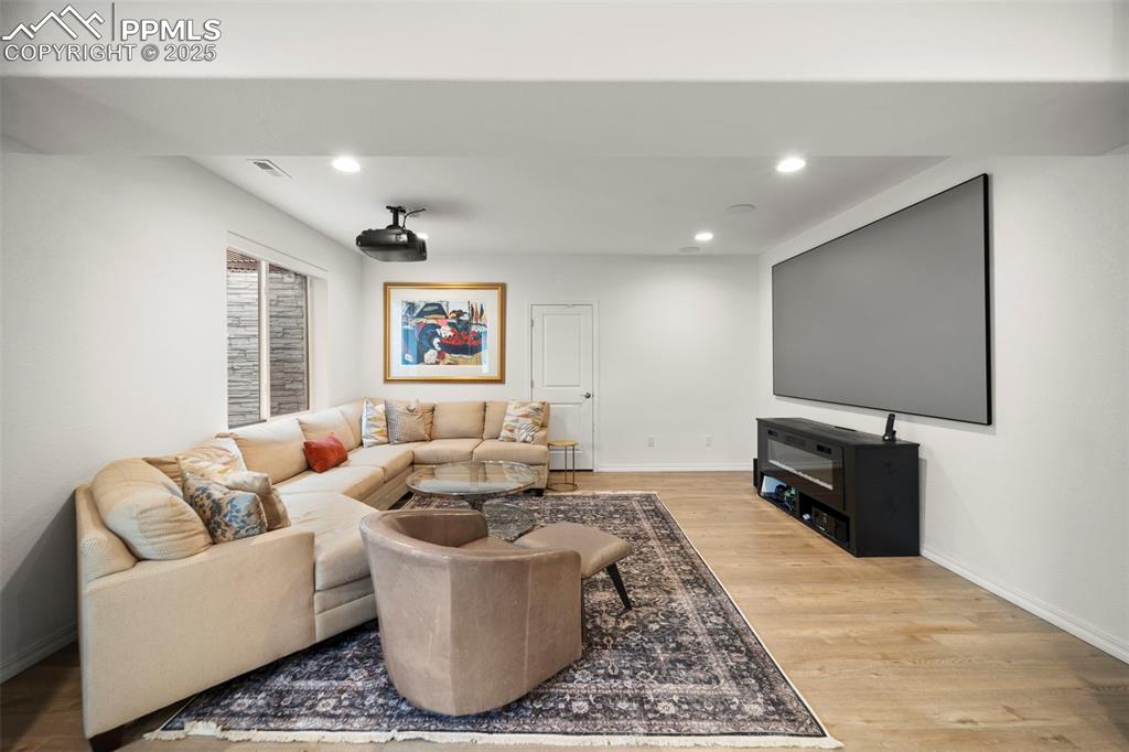 Image 28 of 48: Living Room