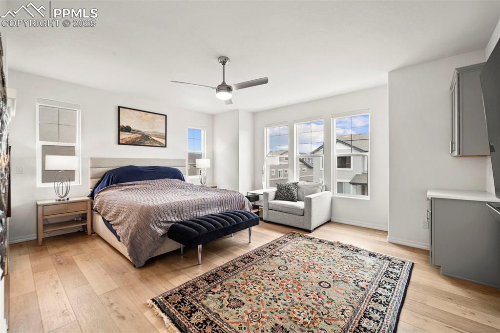 Image 31 of 48: Bedroom