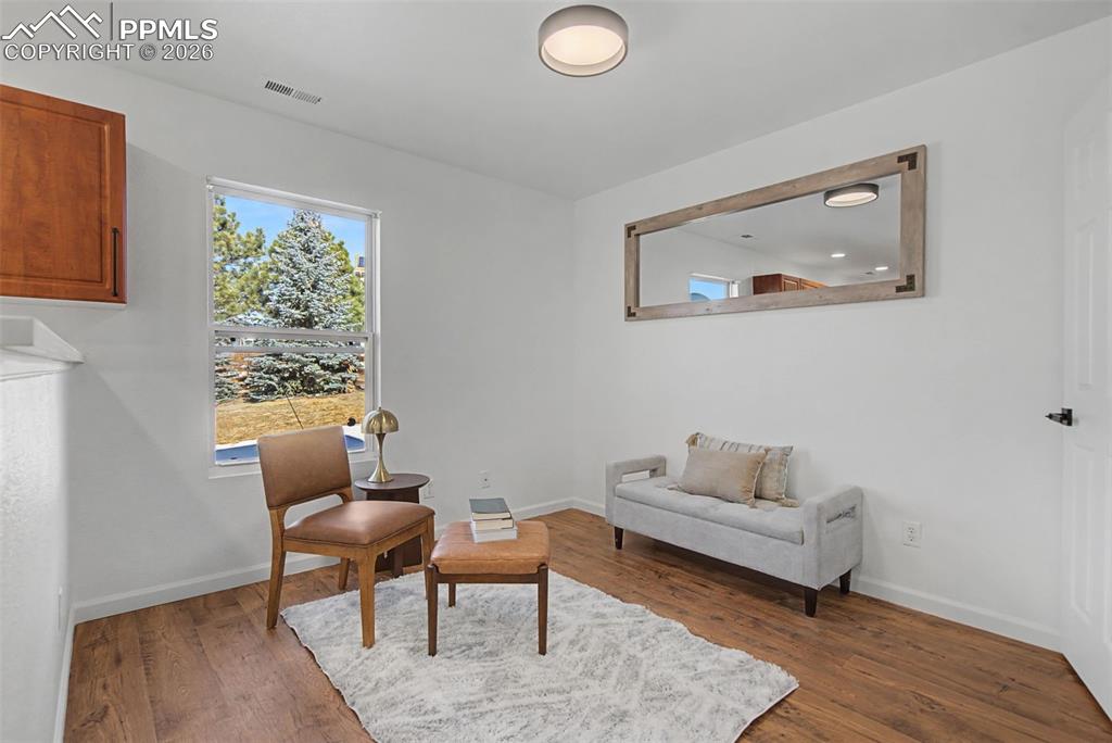 Image 13 of 31: Sitting Room