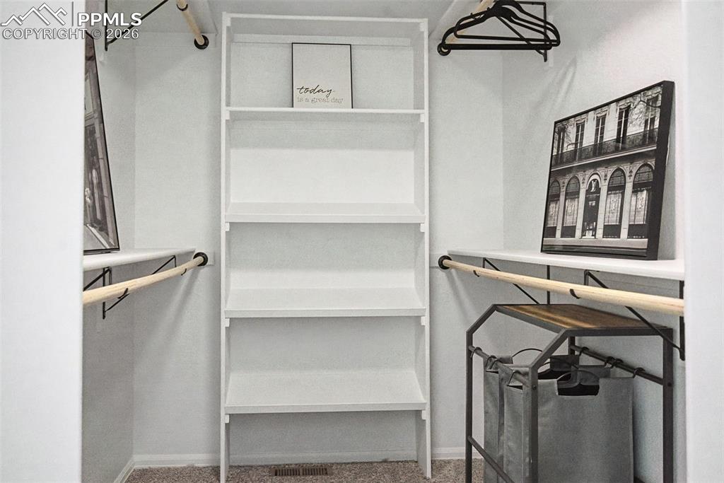 Image 18 of 31: Closet