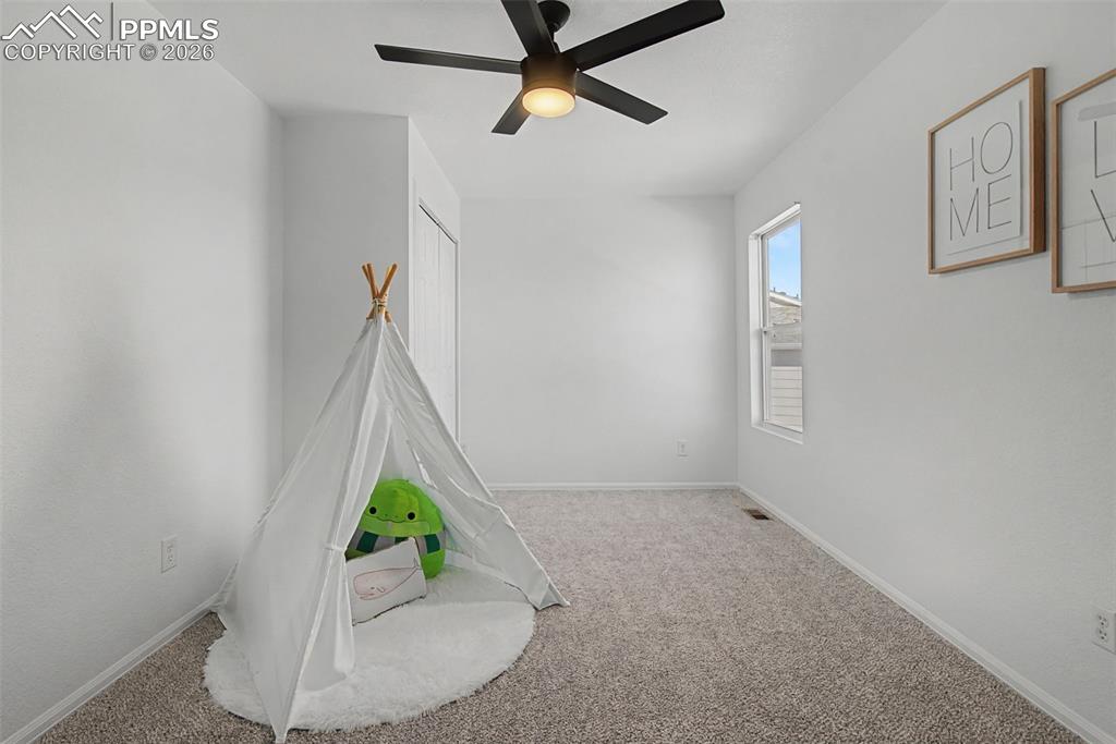 Image 25 of 31: Bedroom