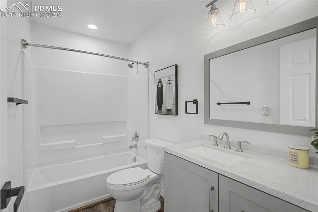 Image 27 of 31: Bathroom