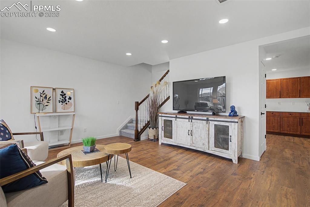 Image 5 of 31: Living Room