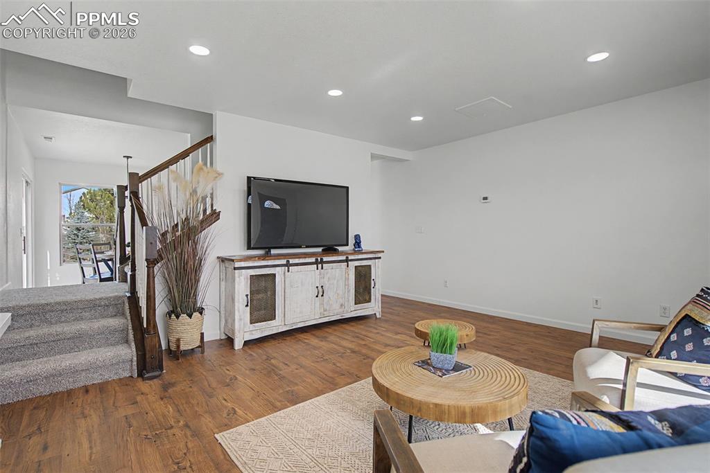 Image 7 of 31: Living Room