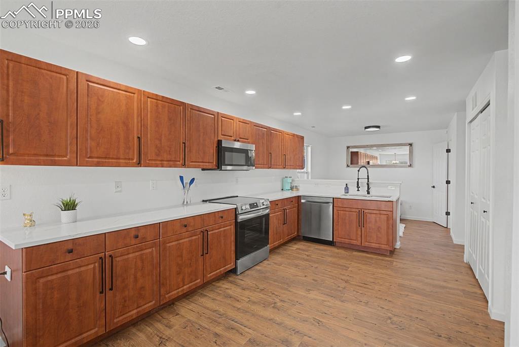 Image 8 of 31: Kitchen