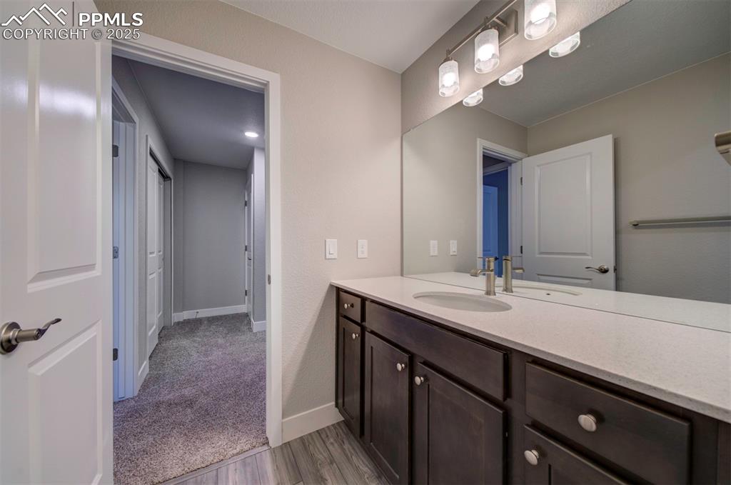 Image 34 of 43: Bathroom