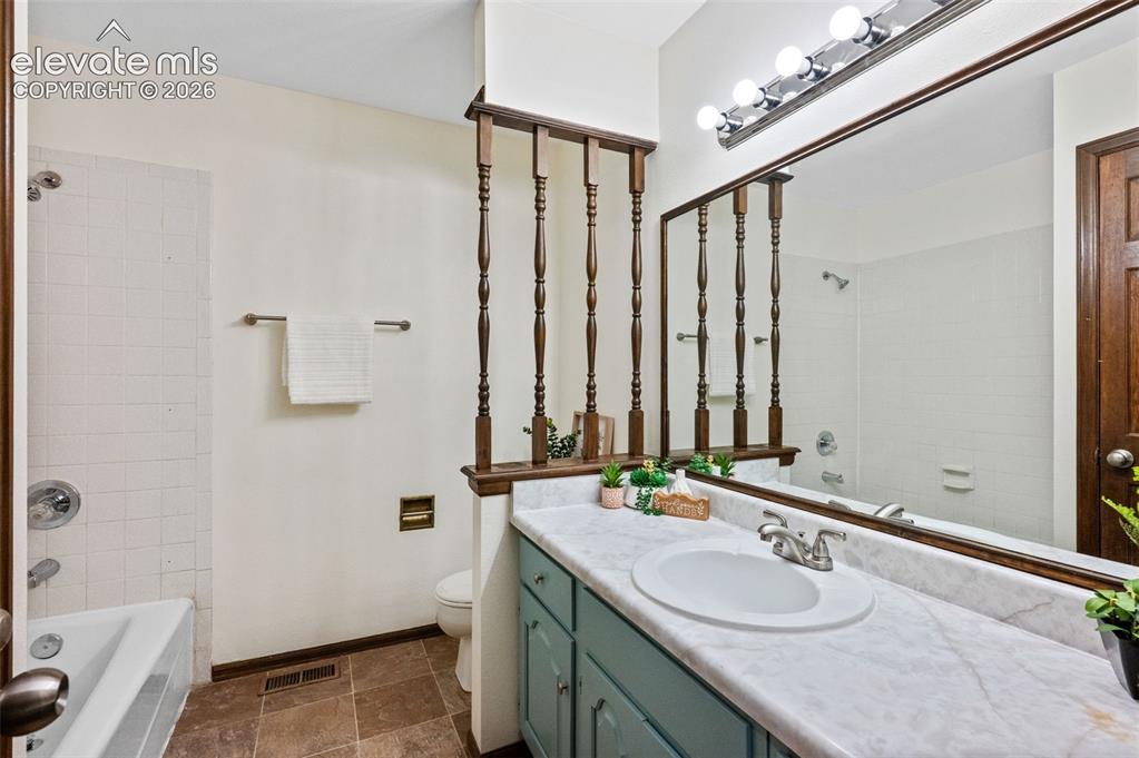 Image 24 of 50: Full Shared Upper Level Bathroom
