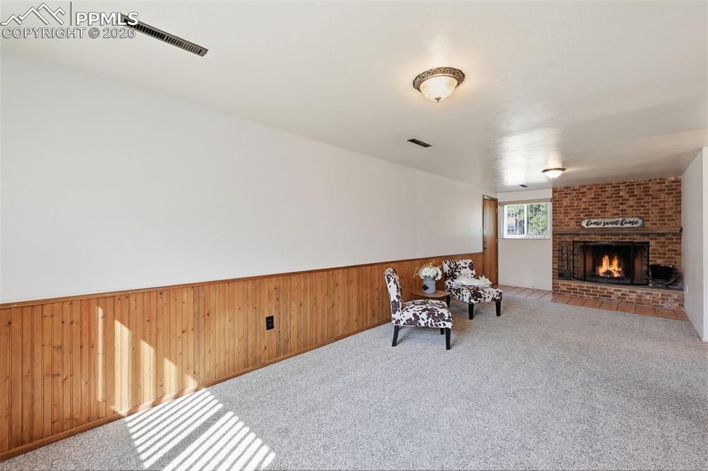 Image 14 of 36: Family Room