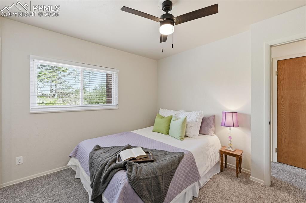 Image 18 of 36: Bedroom