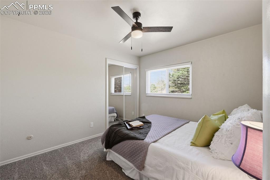 Image 19 of 36: Bedroom